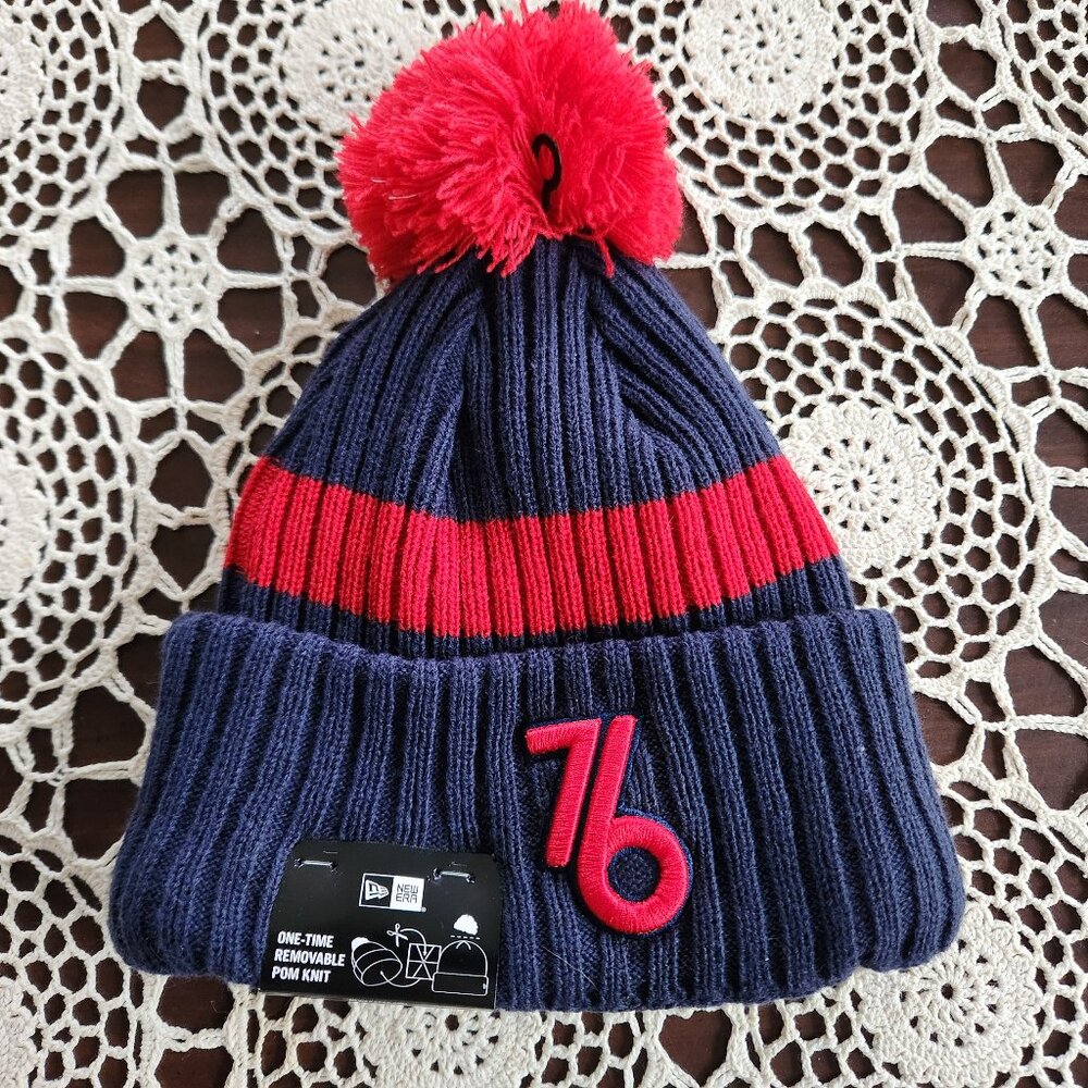 UNISEX Philadelphia 76ers winter pom-pom hat NWT.